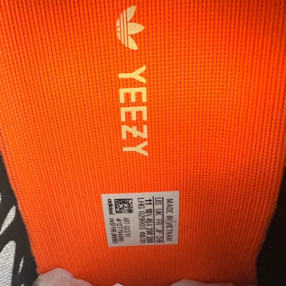 Yeezy 350 Boost - Picture 13 of 15